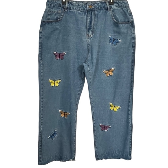 Butterfly Embroidered Cropped Raw Edge Denim Size 3XL - Picture 1 of 14